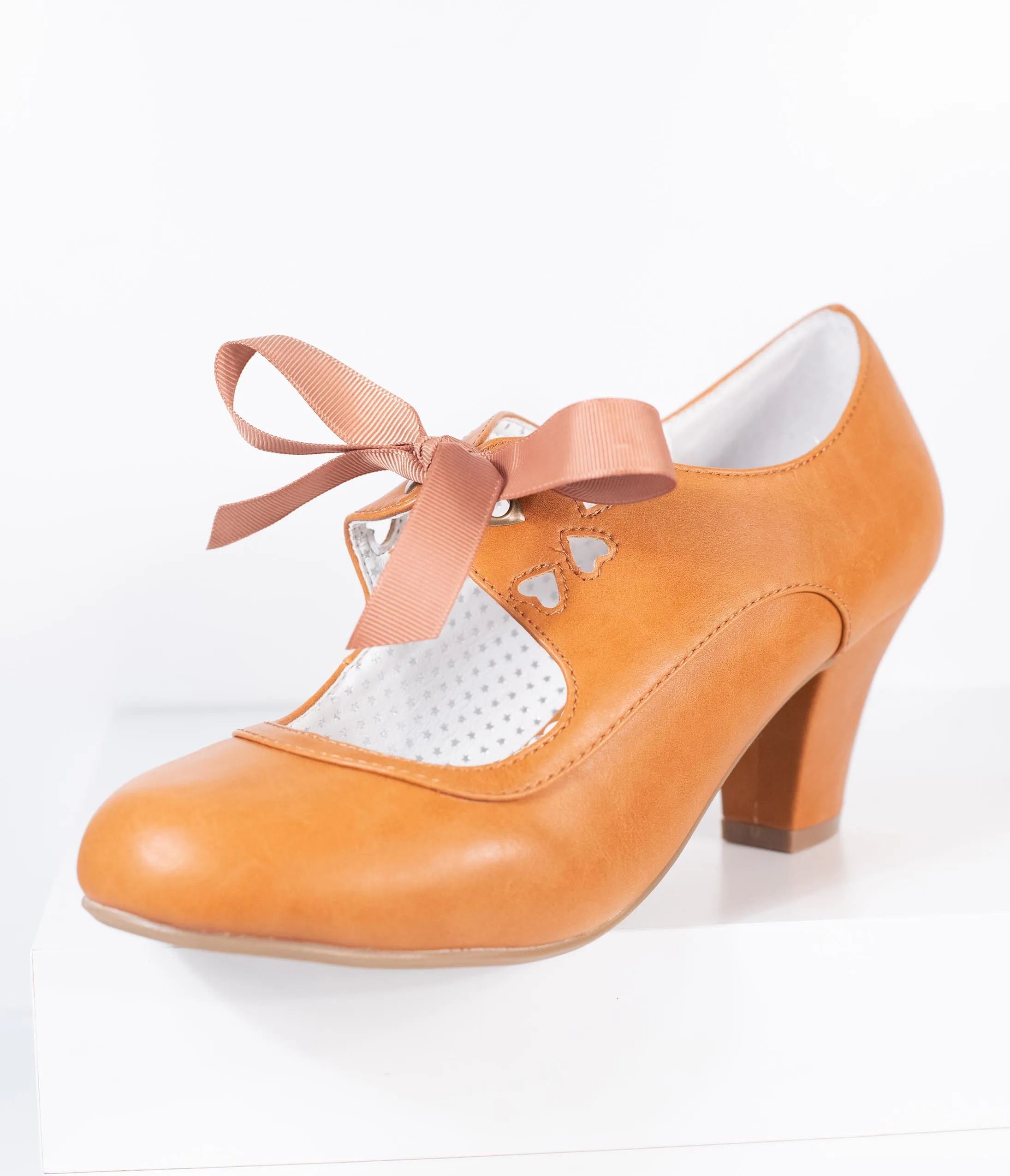 Vintage Style Camel Tan Leatherette Wiggle Bow Heels