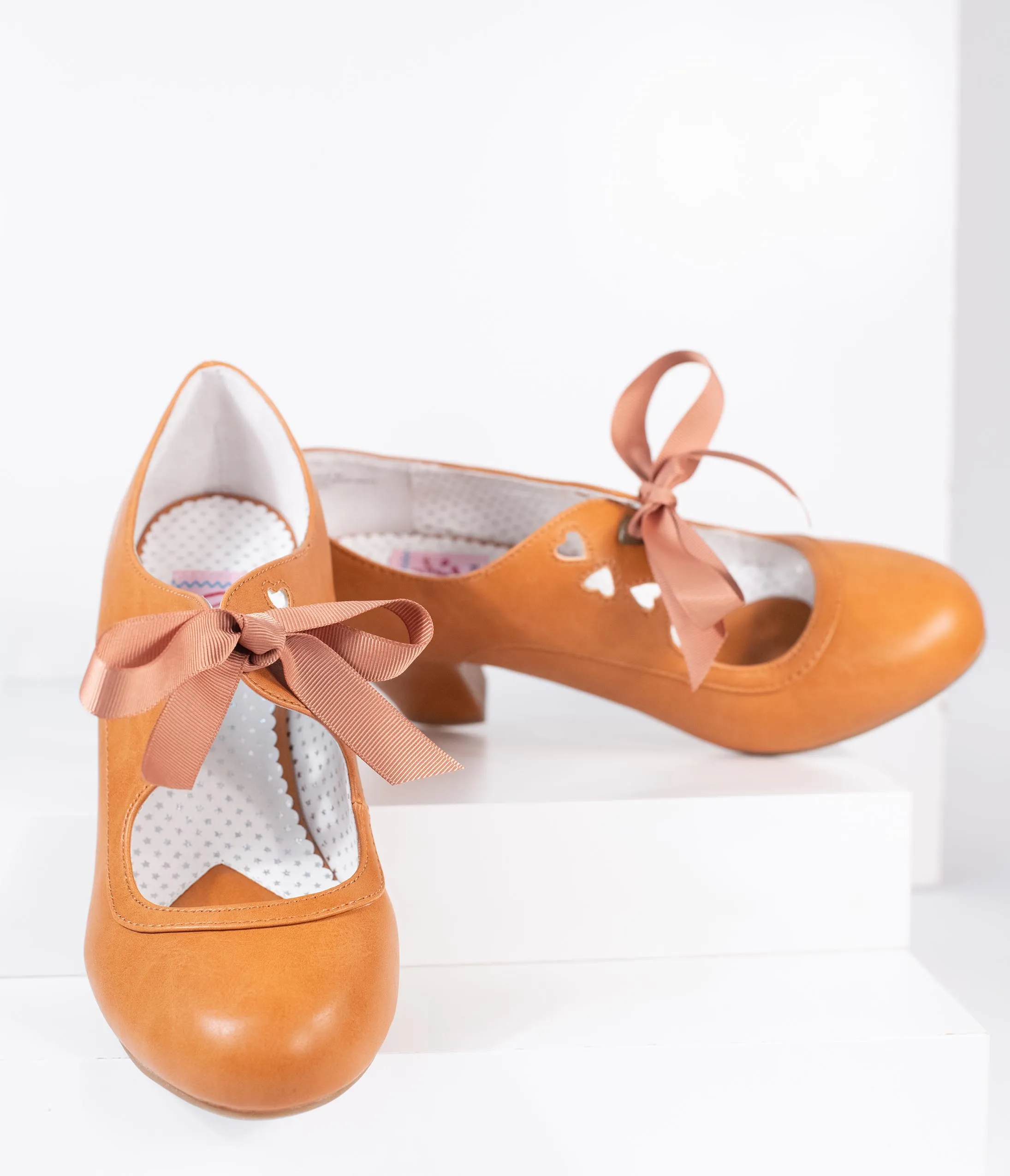 Vintage Style Camel Tan Leatherette Wiggle Bow Heels